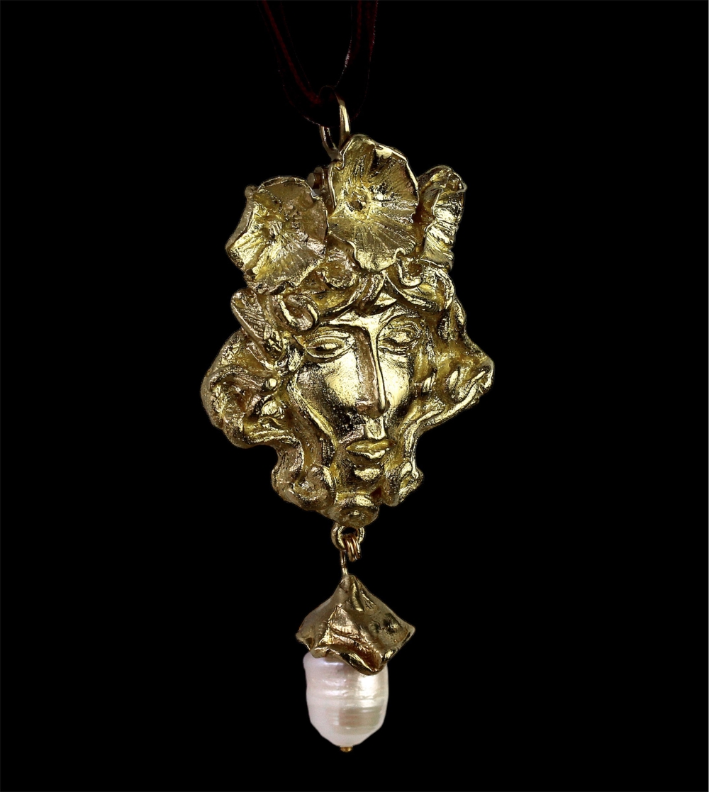Medusa Pearl Brooch Pendant
